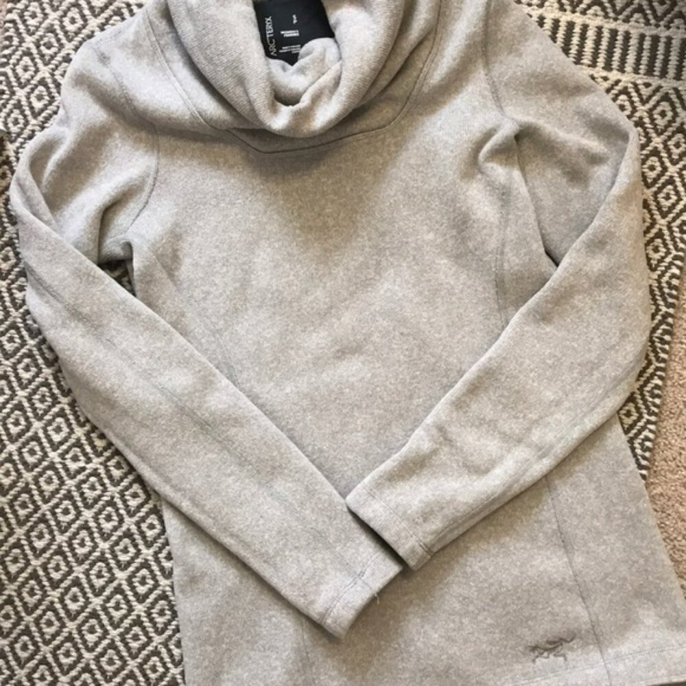 Almost- new Arc’teryx fleece pullover